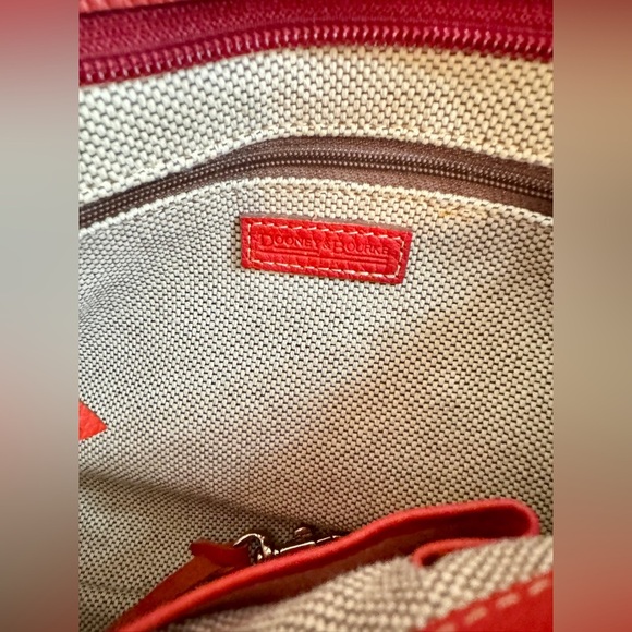 Dooney & Bourke Vintage Y2K Red Pebbled Leather Round Logo Zipper Shoulder Bag - Picture 10 of 16